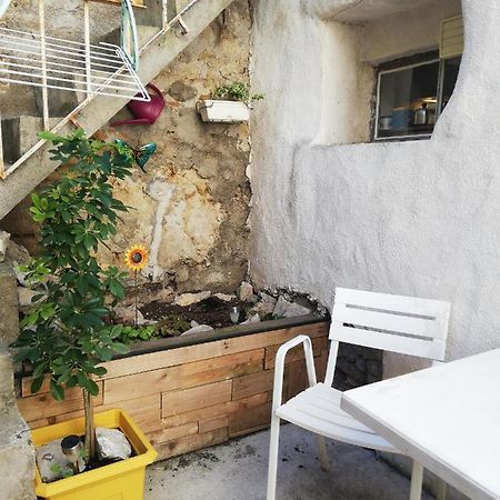 Charmant Appartement En Centre-Ville Medieval Gigean Eksteriør bilde