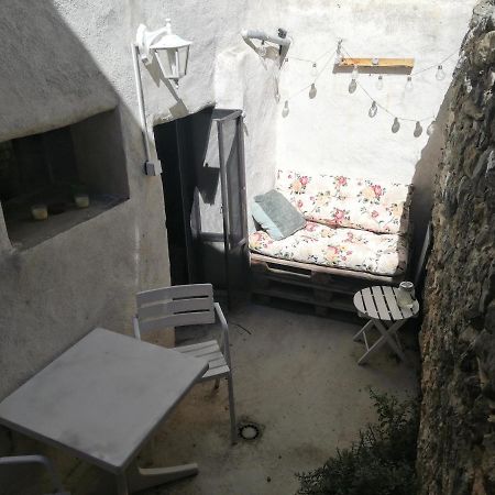 Charmant Appartement En Centre-Ville Medieval Gigean Eksteriør bilde