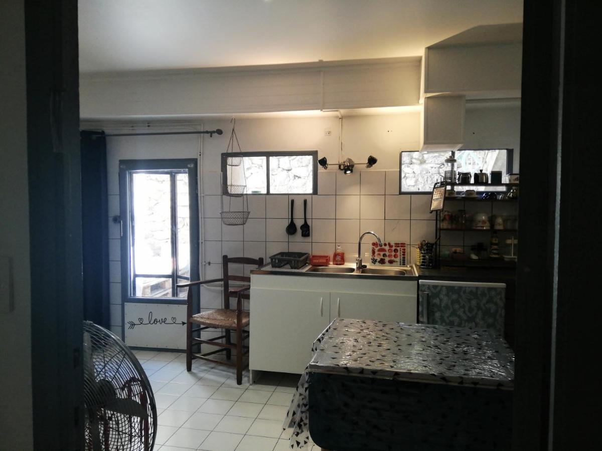 Charmant Appartement En Centre-Ville Medieval Gigean Eksteriør bilde